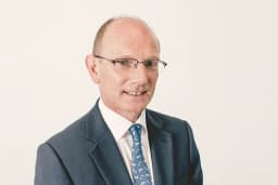 Dr Ralph Roberts