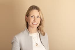 Dr Úna Conway