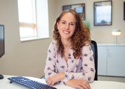 Dr Florencia Steinvarcel